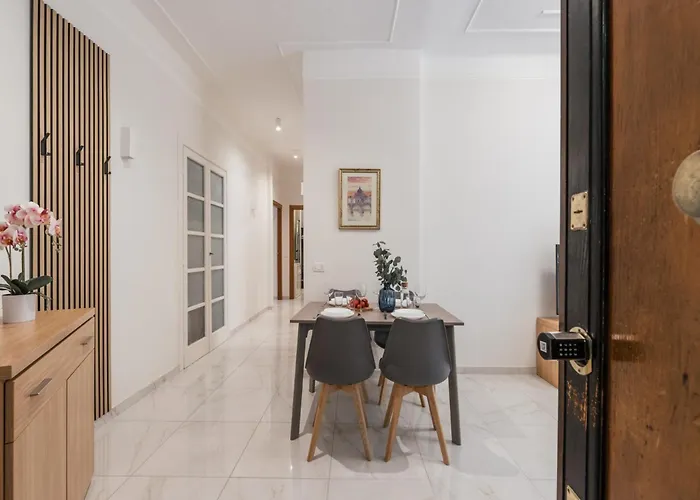 The Rent - Bright Two-bedrooms In Testaccio Area * Rom