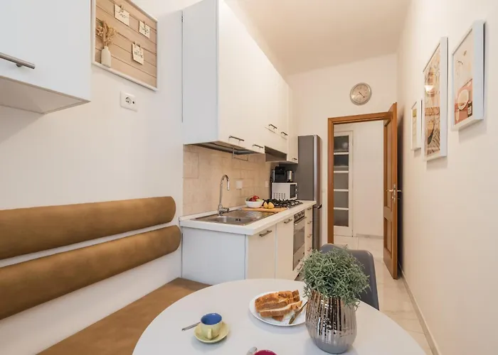 The Rent - Bright Two-bedrooms In Testaccio Area *