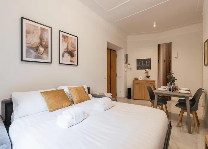 The Rent - Bright Two-bedrooms In Testaccio Area Apartment Rom