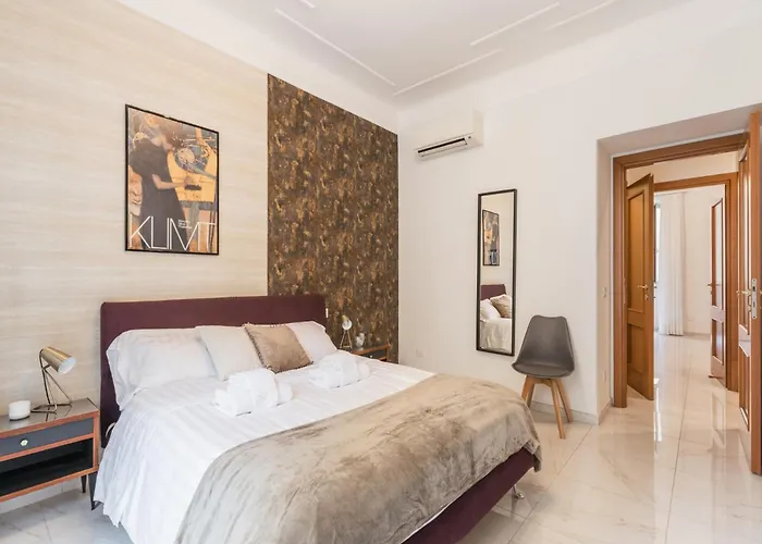 The Rent - Bright Two-bedrooms In Testaccio Area