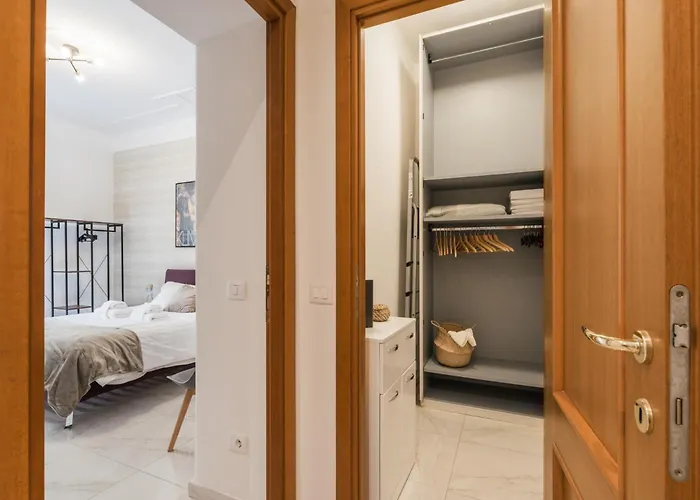 The Rent - Bright Two-bedrooms In Testaccio Area Apartment
