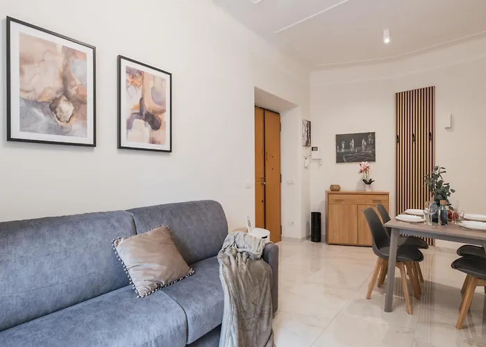 The Rent - Bright Two-bedrooms In Testaccio Area Daire Roma