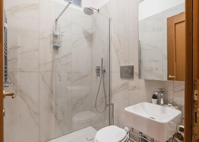 The Rent - Bright Two-bedrooms In Testaccio Area Apartment